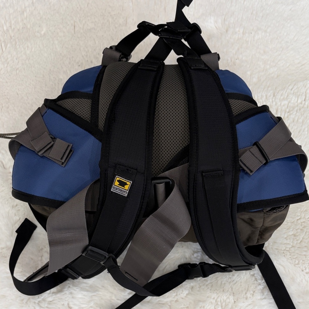 Mountainsmith,Blue and Gray Waist Pack – Hands-Free Carry - Picture 8 of 17